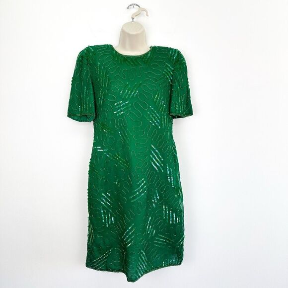 Night Vogue Women’s Kelly Green Silk All Over Beaded and Sequin Cocktail Shortsl - Picture 1 of 15